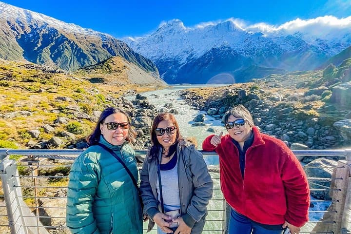 Aoraki / Mt Cook Day Trip from Queenstown — Lake Pukaki & Hooker Valley photo 3