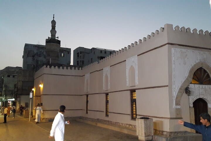 Jeddah Al-Balad Historical Walking Tour — Old Town Architecture, Souq & Coffee photo 5