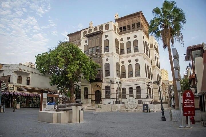Jeddah Al-Balad Historical Walking Tour — Old Town Architecture, Souq & Coffee photo 6