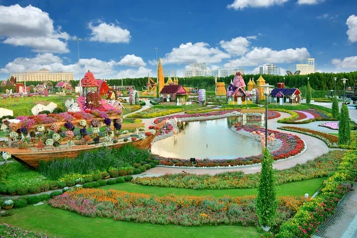 Inside Dubai's Miracle Garden: Private-Transfer Access to the 50-Million Flower Display photo 4