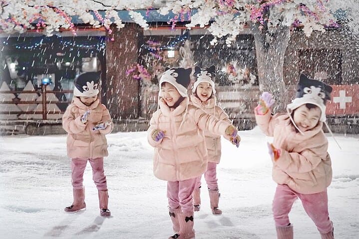 Dream World Bangkok: Full-Day Theme Park Tour with Transfer, Snow Town & Lunch photo 3