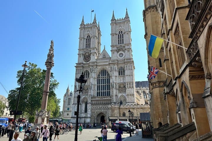 Inside Westminster Abbey: Fast-Access Private Tour with a Blue Badge Guide photo 5