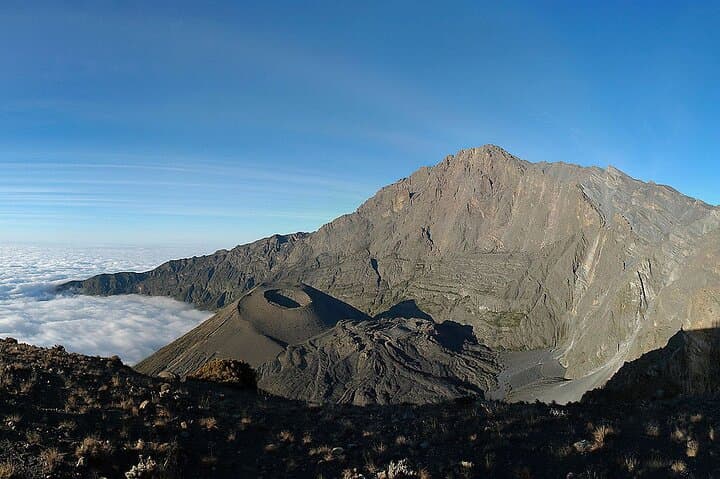 Climb Mount Meru: 4-Day Trek from Momella Gate with Wildlife and Crater Views