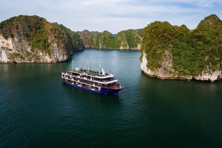 Halong Bay 2-Day La Pandora Cruise: Lan Ha Kayaking & Dark & Bright Cave photo 2