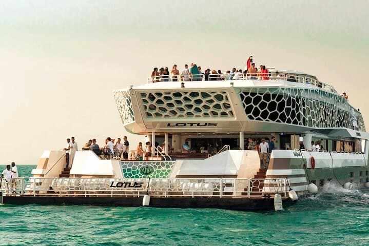 Dubai Lotus Mega Yacht Dinner Cruise VIP: Sunset Dinner & Palm Views