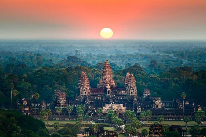 Private One-Day Angkor Temples Tour with Expert Guide