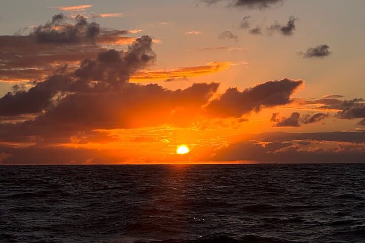 Kewalo Harbor Sunset Sail: 90-Minute Private Cruise with Drinks & Diamond Head Views photo 3