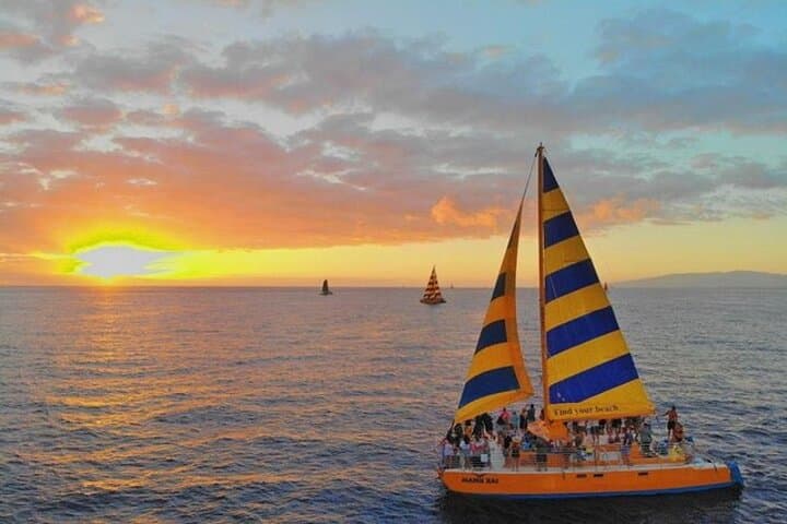 Kewalo Harbor Sunset Sail: 90-Minute Private Cruise with Drinks & Diamond Head Views photo 2