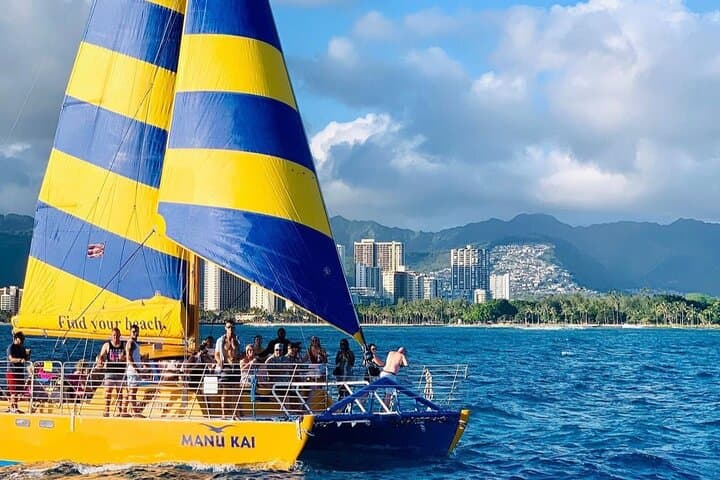 Kewalo Harbor Sunset Sail: 90-Minute Private Cruise with Drinks & Diamond Head Views photo 5