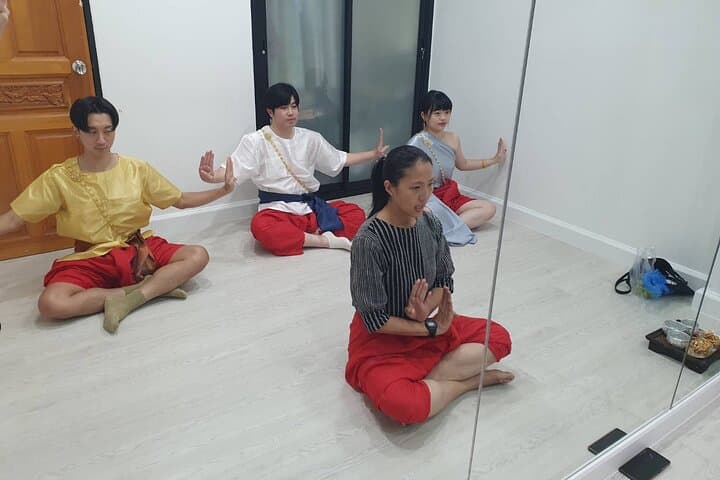 Thai Dance Class at Wat Arun: Learn Traditional Dance by the Chao Phraya photo 4