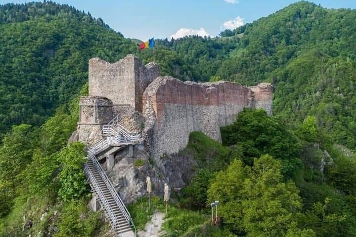 Hiking Poenari Fortress and the Princely Court of Târgoviște — Day Trip from Bucharest