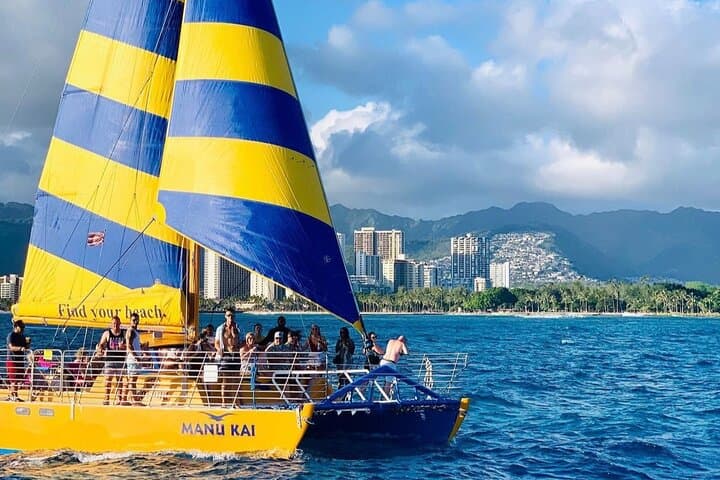 South Shore Private Sail: Waikiki to Diamond Head on a Yellow Catamaran photo 3