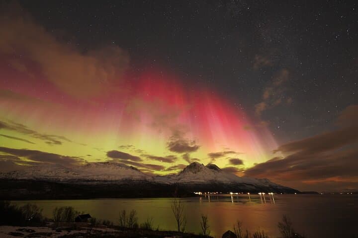 Tromsø Aurora Chase: Northern Lights Tour with Bonfire and Free Portrait