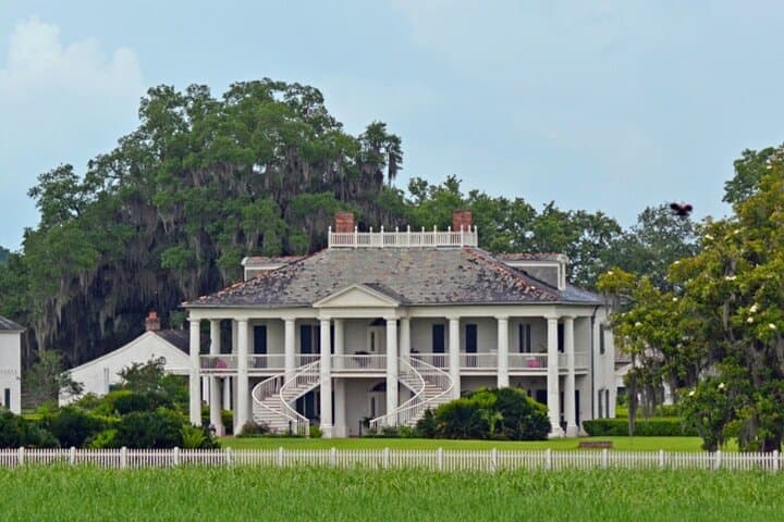 Evergreen Plantation Private Tour from New Orleans: VIP Access & City Drive