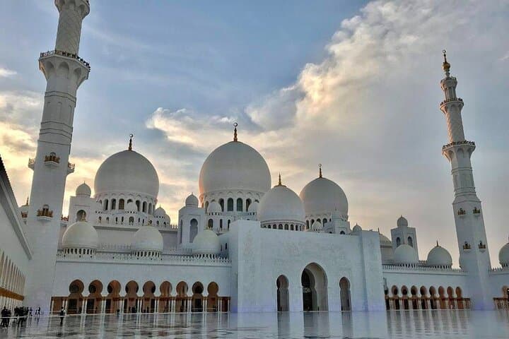 Abu Dhabi City Tour — Sheikh Zayed Mosque, Corniche & Heritage Highlights (5-Hour) photo 2