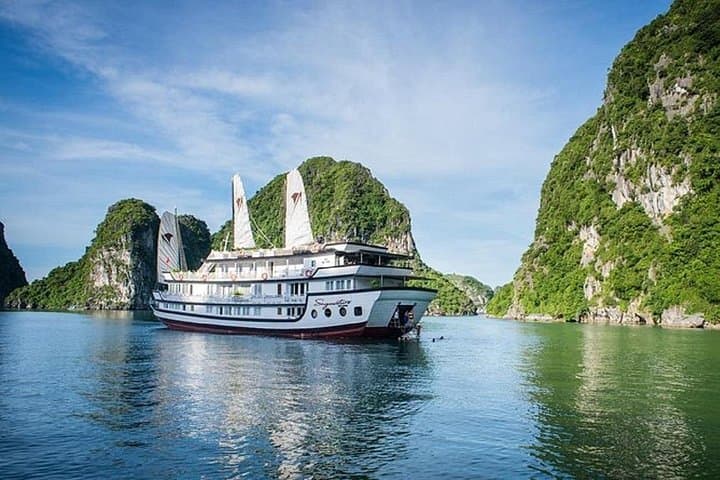 Bai Tu Long Bay 2-Day, 1-Night Cruise from Hanoi: Kayaking, Caves & Floating Villages
