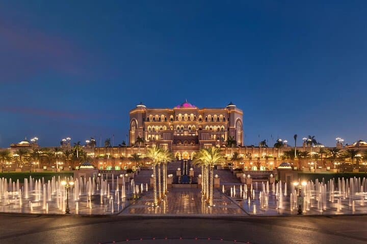 Abu Dhabi City Tour — Sheikh Zayed Mosque, Corniche & Heritage Highlights (5-Hour)