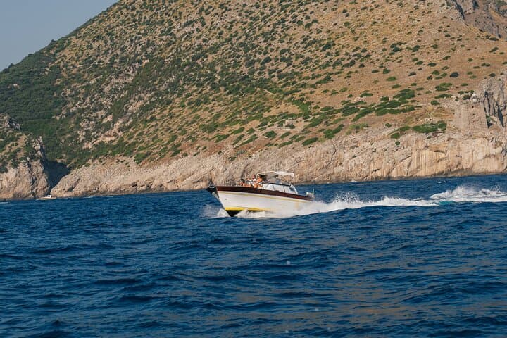 Capri and Positano Private Boat Tour from Sorrento — Comfort 28ft Day Cruise photo 4