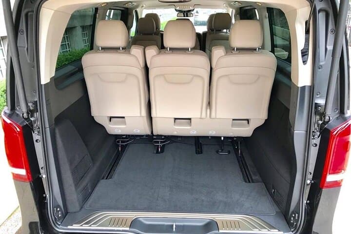 Edinburgh to London Private Limo Transfer — Luxury Chauffeur Guide photo 3