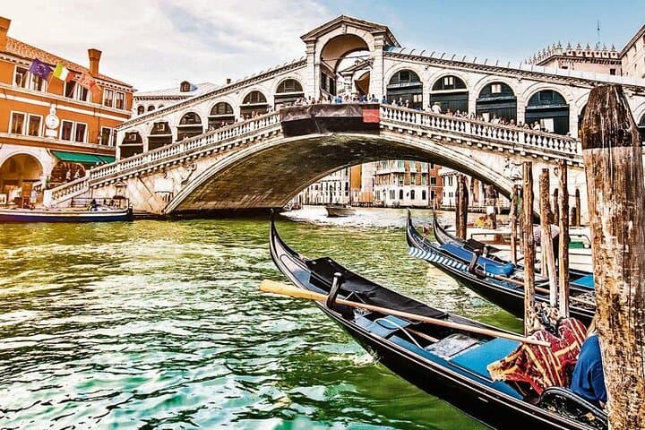 Venice Morning Walk and Classic Gondola Ride — St. Mark's to Rialto photo 5