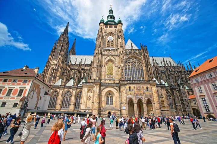 Prague Castle & St Vitus Cathedral Guided Tour with Tickets and Transfers