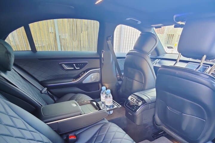 Edinburgh to London Private Limo Transfer — Luxury Chauffeur Guide photo 6