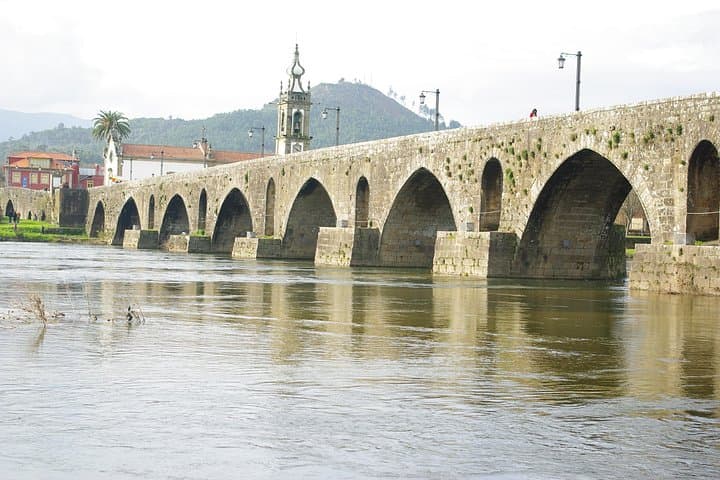 Private Transfer Between Porto and Santiago de Compostela — Scenic Route with Up to 3 Stops photo 3