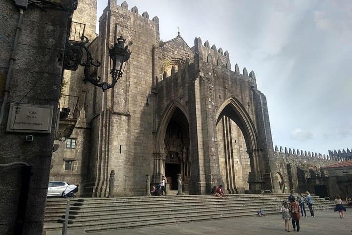 Private Transfer Between Porto and Santiago de Compostela — Scenic Route with Up to 3 Stops photo 4