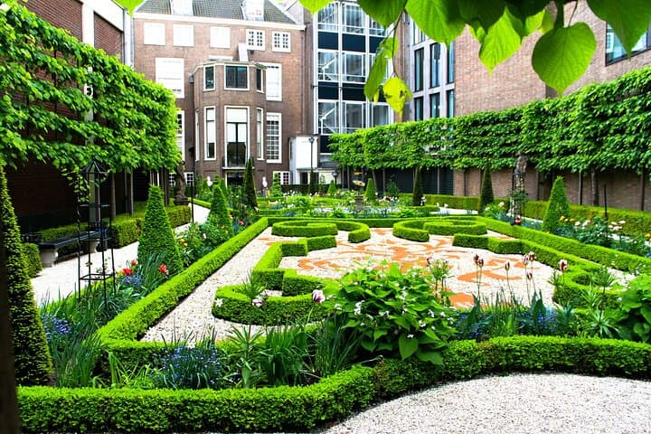 Amsterdam Family Private Walking Tour: Historic Sights & Hidden Courtyards photo 6