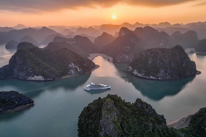 Discovery Halong & Lan Ha Bay: 2-Day Cruise with Kayaking, Bamboo Boats and Cave Visits photo 1