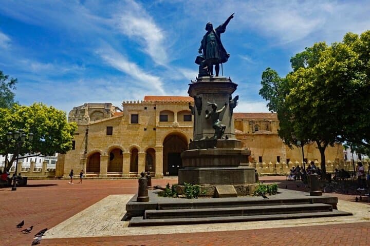 Santo Domingo Colonial Zone Walking Tour: History, Highlights & Practical Tips