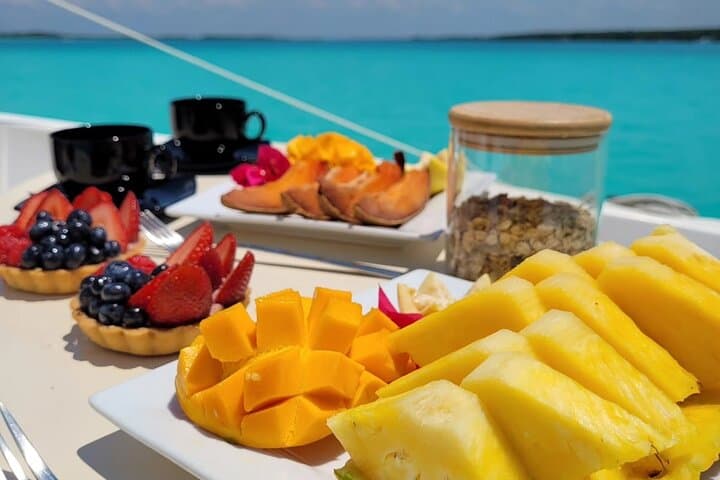 Bacalar Sunrise Sail: Private Breakfast, Bird Island & Cenote Swim
