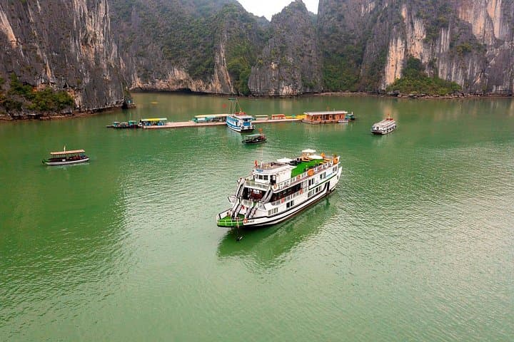 Ha Long Bay 3-Day Fantasea Cruise: Kayaking, Caves & Overnight Boat photo 2