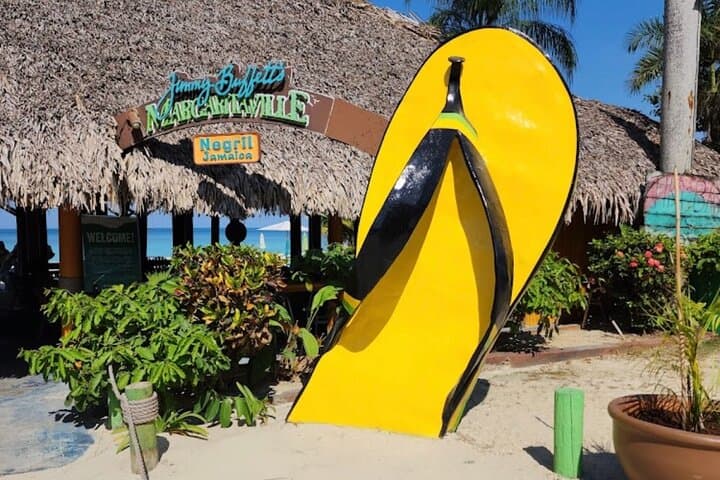 Negril Full-Day: Margaritaville 7-Mile Beach & Rick's Cafe Sunset and Cliff-Jumping