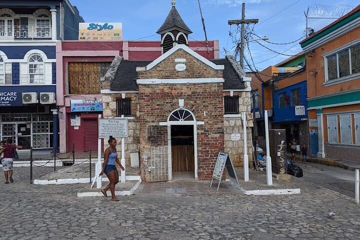 Private Montego Bay City Highlights & DBoss Bird Sanctuary Tour photo 4