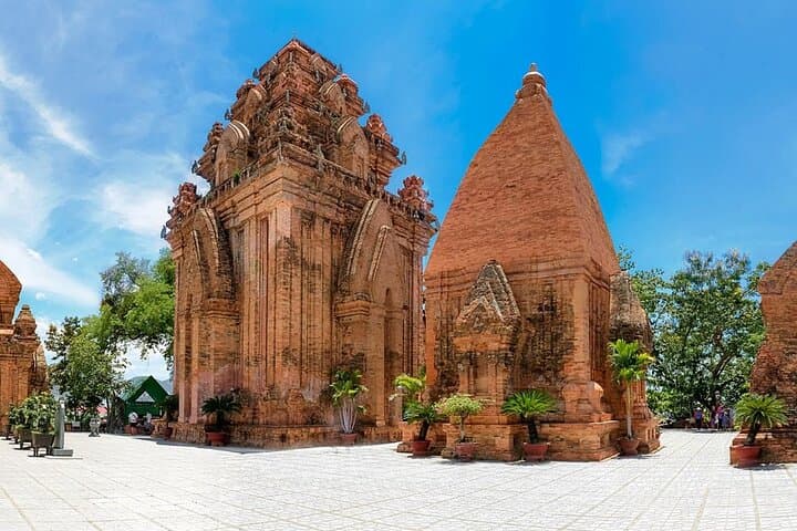 Nha Trang Half-Day City Tour: Oceanographic Museum, Hon Chong Promontory & Po Nagar