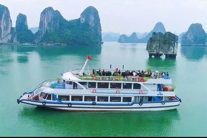Halong Luxury Day Cruise: Sung Sot Cave, TiTop Island & Kayak photo 2
