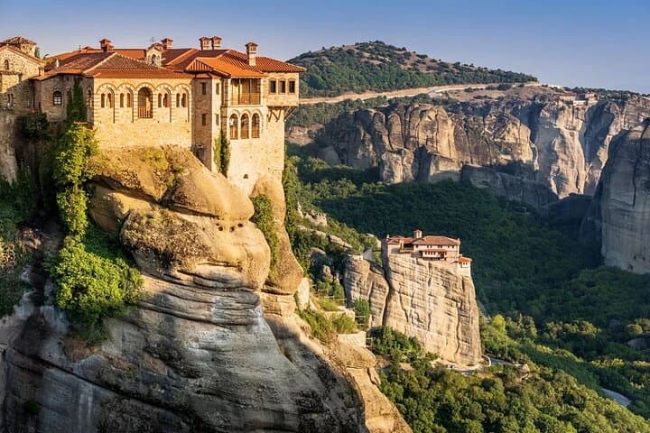 Two-Day Meteora Monastery and Rockscape Tour from Athens