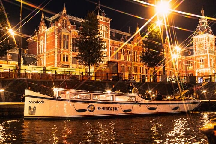 Bulldog Smoke-Friendly Canal Cruise in Amsterdam with Two Drinks photo 4