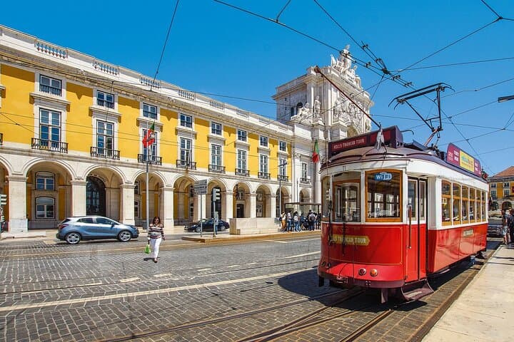 Lisbon to Porto Private Transfer with Up to 3 Stops