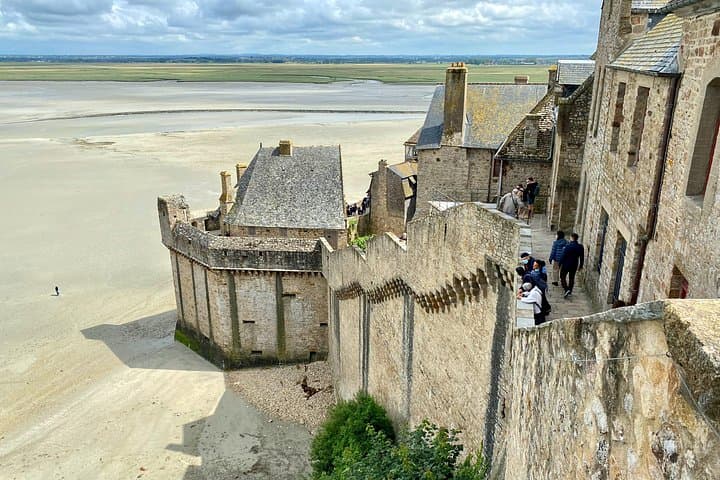 7-day-private-normandy-d-day-loire-valley-mont-saint-michel-burgundy-wine-tour photo 4