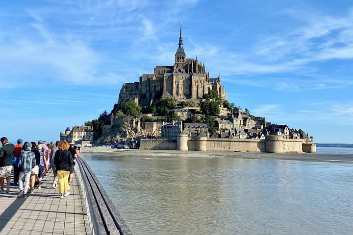 7-day-private-normandy-d-day-loire-valley-mont-saint-michel-burgundy-wine-tour photo 2