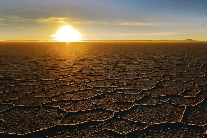 Salar de Uyuni & Laguna Colorada: 2-Day Private Tour from Uyuni photo 2