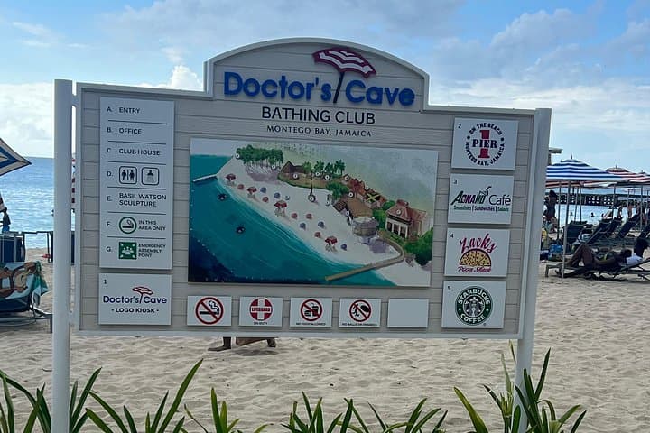 Private Roundtrip Transfers to Doctor's Cave Beach Club — Montego Bay Beach Day photo 4