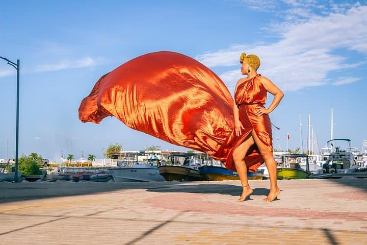 Flying Dress Photoshoot Over Santa Marta: 1-Hour Aerial Experience photo 4