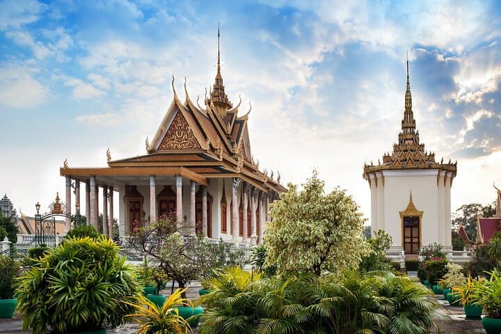 Full-Day Private Phnom Penh Tour: Royal Palace, Tuol Sleng & Central Market photo 1