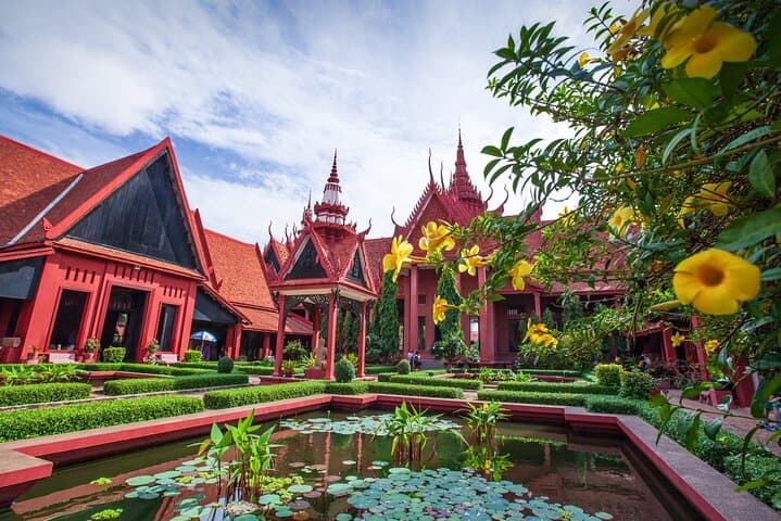 Full-Day Private Phnom Penh Tour: Royal Palace, Tuol Sleng & Central Market photo 2