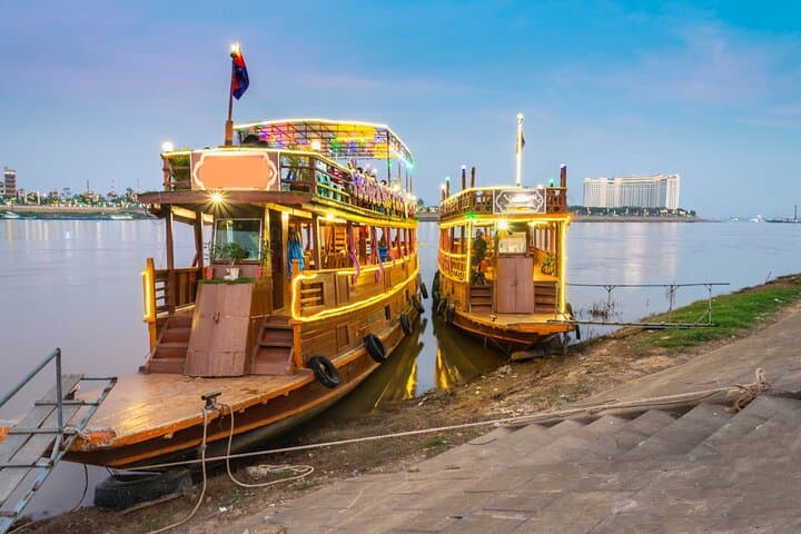 Full-Day Private Phnom Penh Tour: Royal Palace, Tuol Sleng & Central Market photo 4