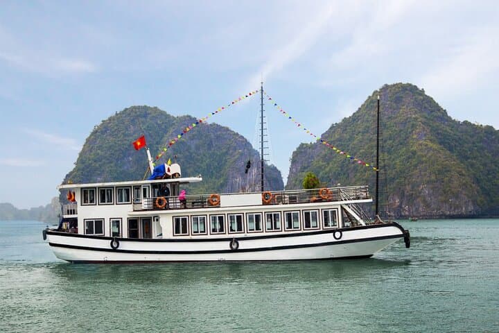Halong Bay Full-Day Cruise: Kayak the Karsts, Explore Sung Sot & Titop photo 4