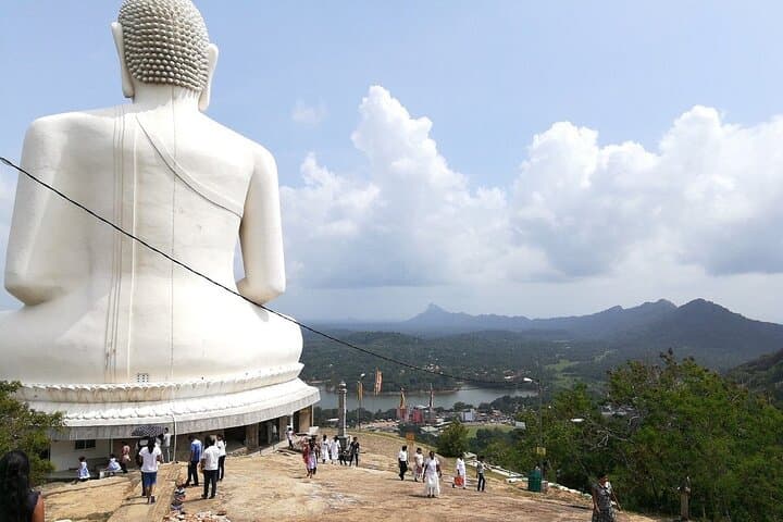 Athugala & Silver Temple Tour from Negombo — Kurunegala’s Rock Temples and 88‑ft Buddha photo 5